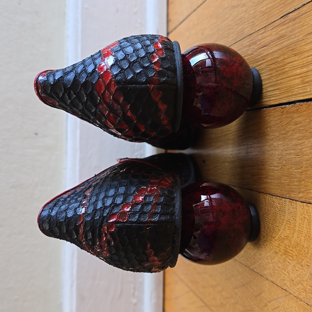 VTG Lisa Tucci, Snakeskin Print Spherical Heel Pumps, Black & Red, EUC, W39/8.5